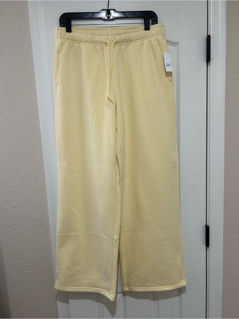 NWT GAP Women’s Light Yellow Wide-Leg Sweatpants